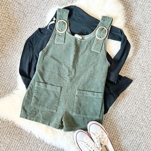 ✨HONEY BELLE Corduroy Overalls Shorts Olive Green Women’s Size Small [S]✨
